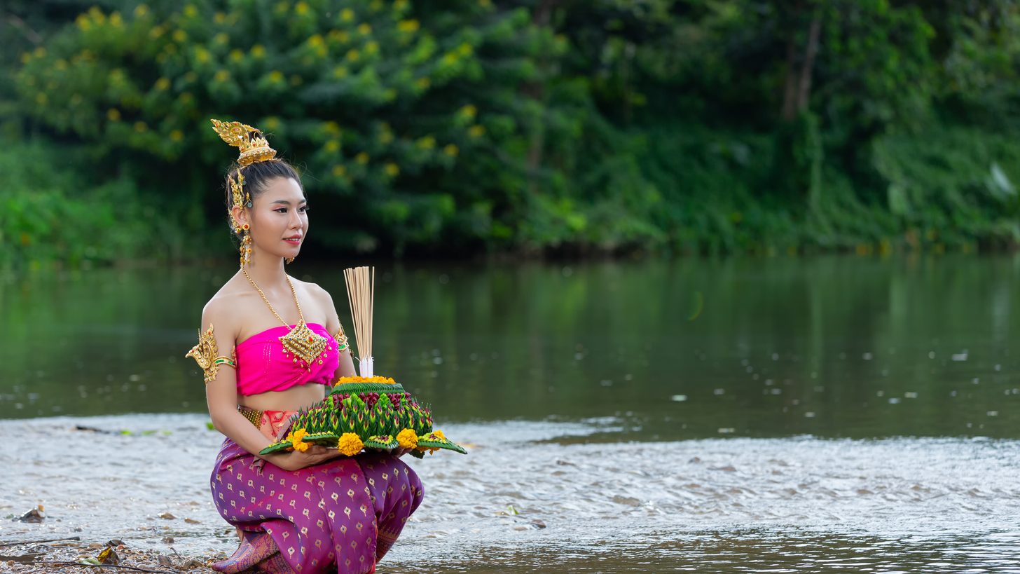 Loy Krathong & Yi Peng 2026–2027: The Lantern Festival Selling Guide