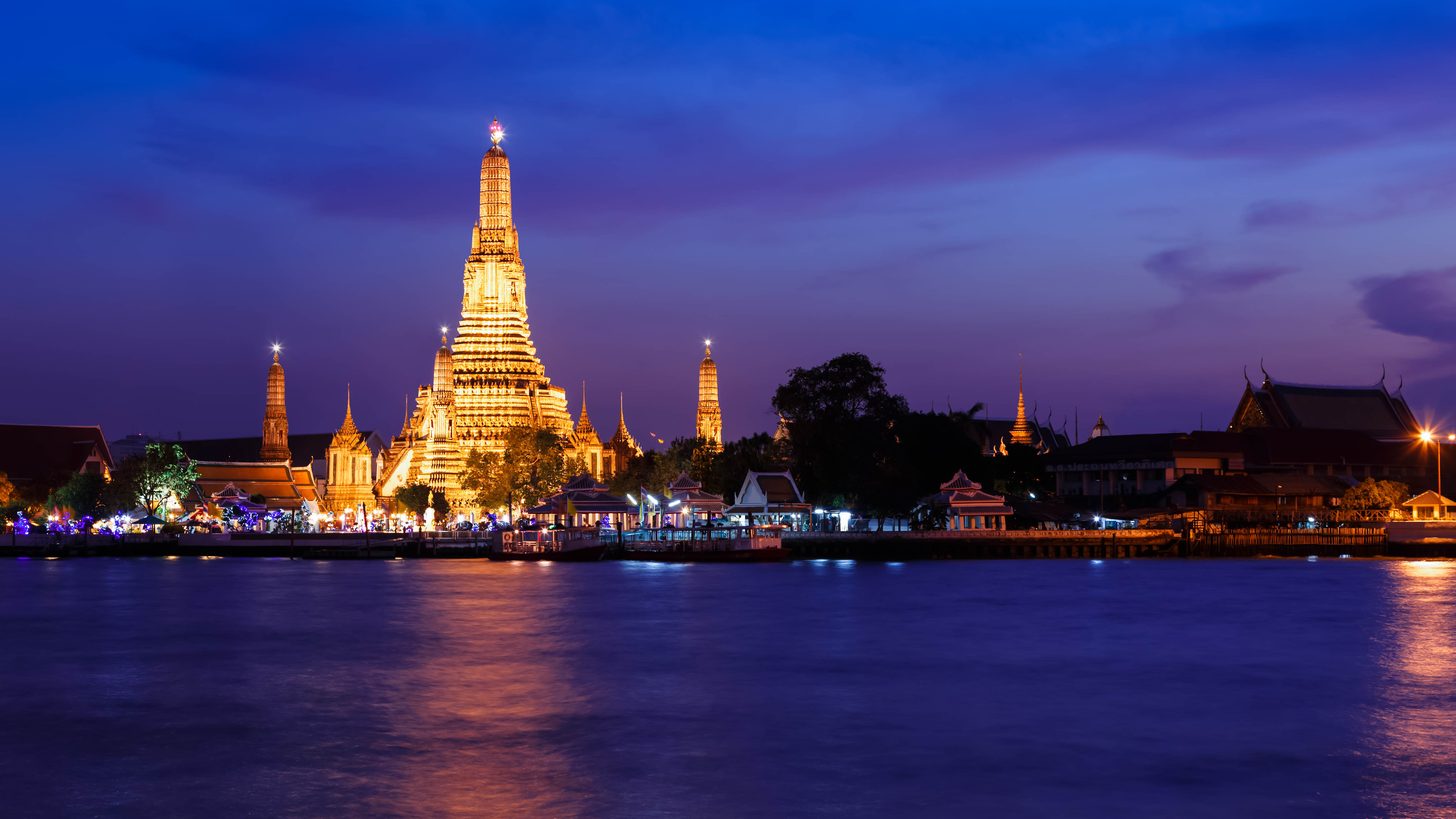 Bangkok Dinner Cruises: Selling the Chao Phraya by Night