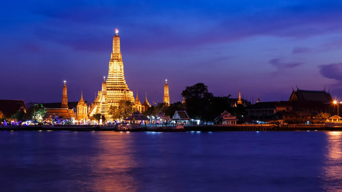Bangkok Dinner Cruises: Selling the Chao Phraya by Night