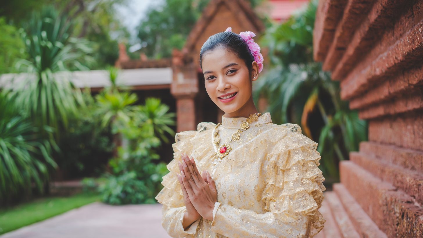 Thai Language Guide for Tour Leaders: Key Phrases & Communication Tips Agents Can Brief