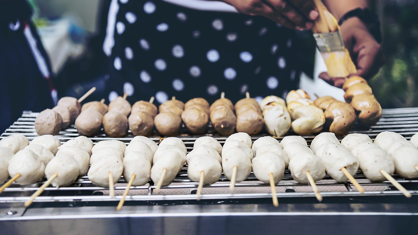 Michelin-Starred Street Food: Selling Thailand's Guide-Listed Eats to Your Clients
