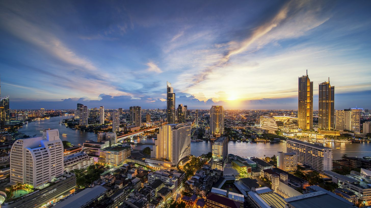 Bangkok rooftop bar view over the Chao Phraya river and city skyline