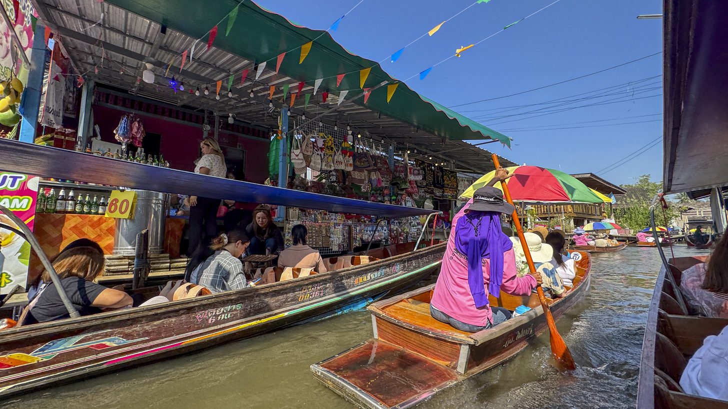 Lao Tuk Luck Floating Market | Thailand DMC