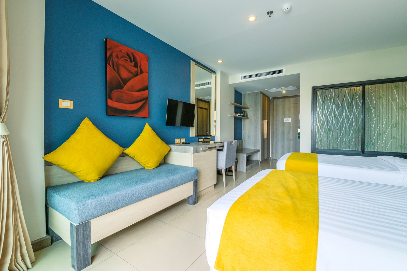 Deluxe Pool Access room with twin beds at Andakira Hotel Patong