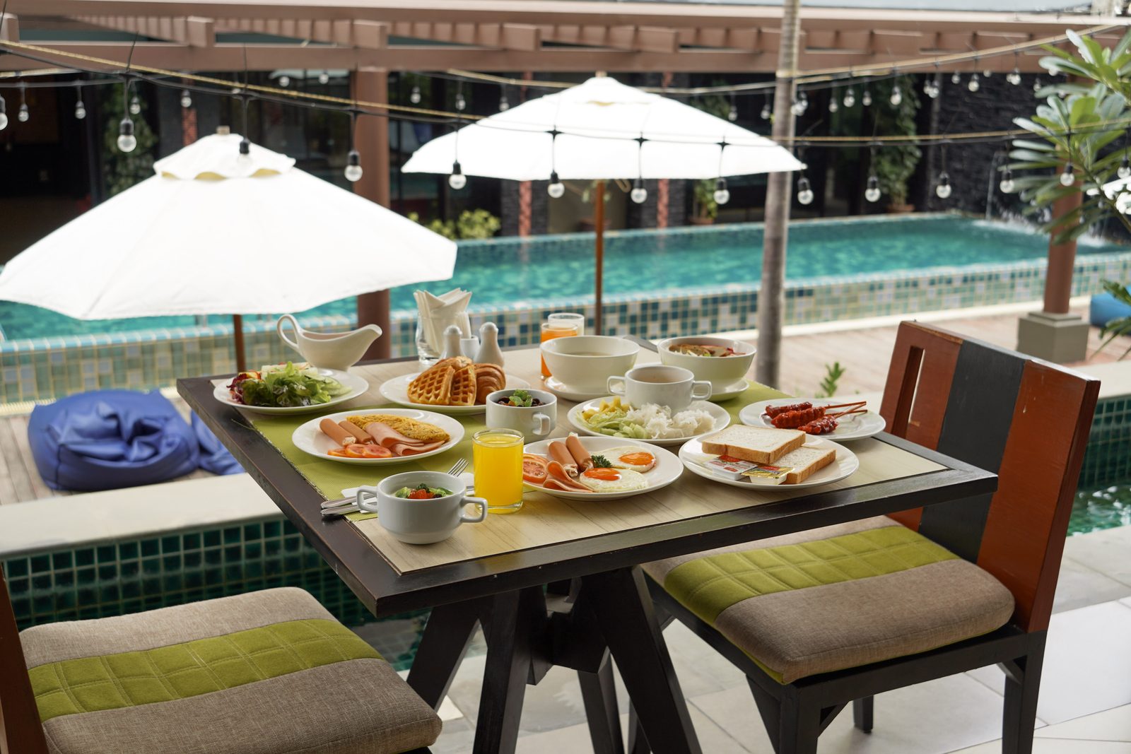 Breakfast table by the pool at Im-Aim Restaurant, Andakira Hotel Patong
