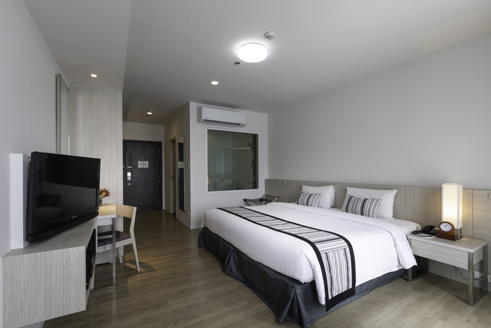 Deluxe Room with king bed and kitchenette at Classic Kameo Hotel, Ayutthaya