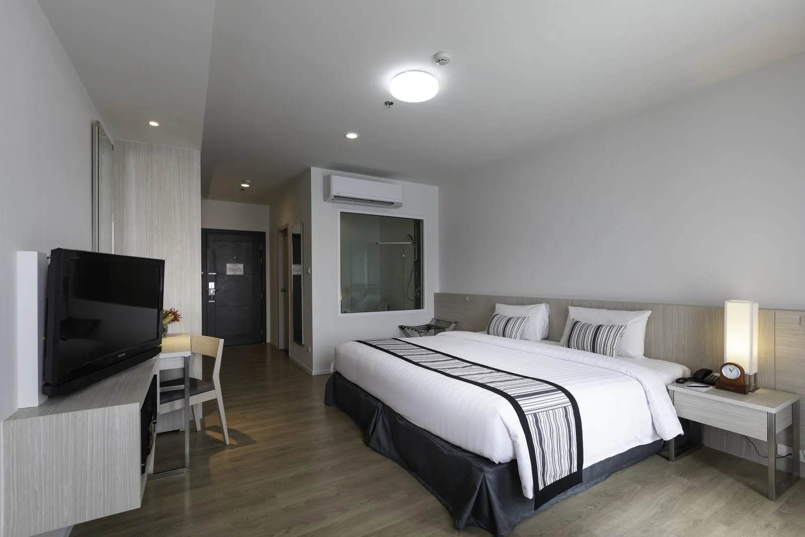 Deluxe Room with king bed and kitchenette at Classic Kameo Hotel, Ayutthaya