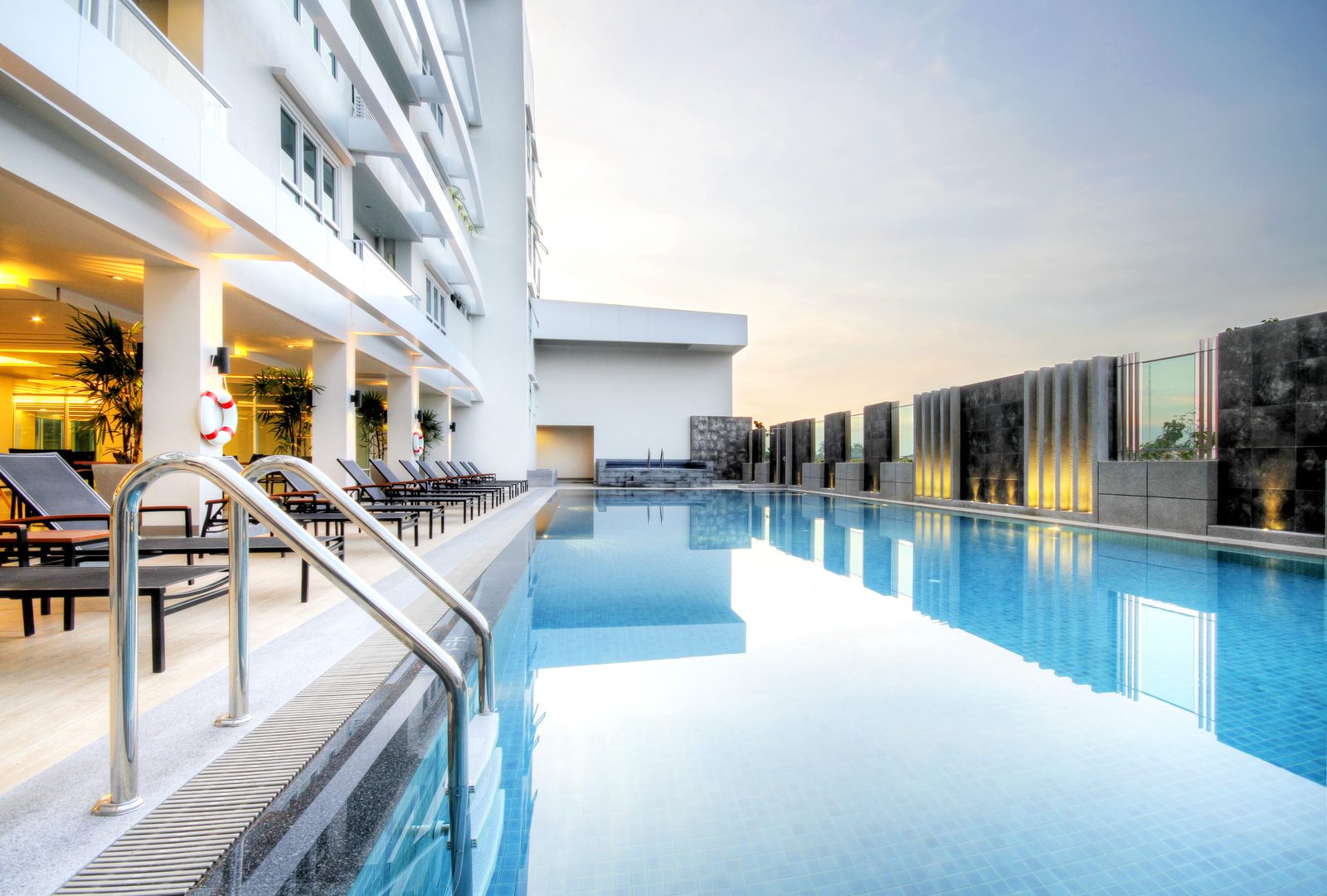 Outdoor swimming pool and sun loungers at Classic Kameo Hotel, Ayutthaya