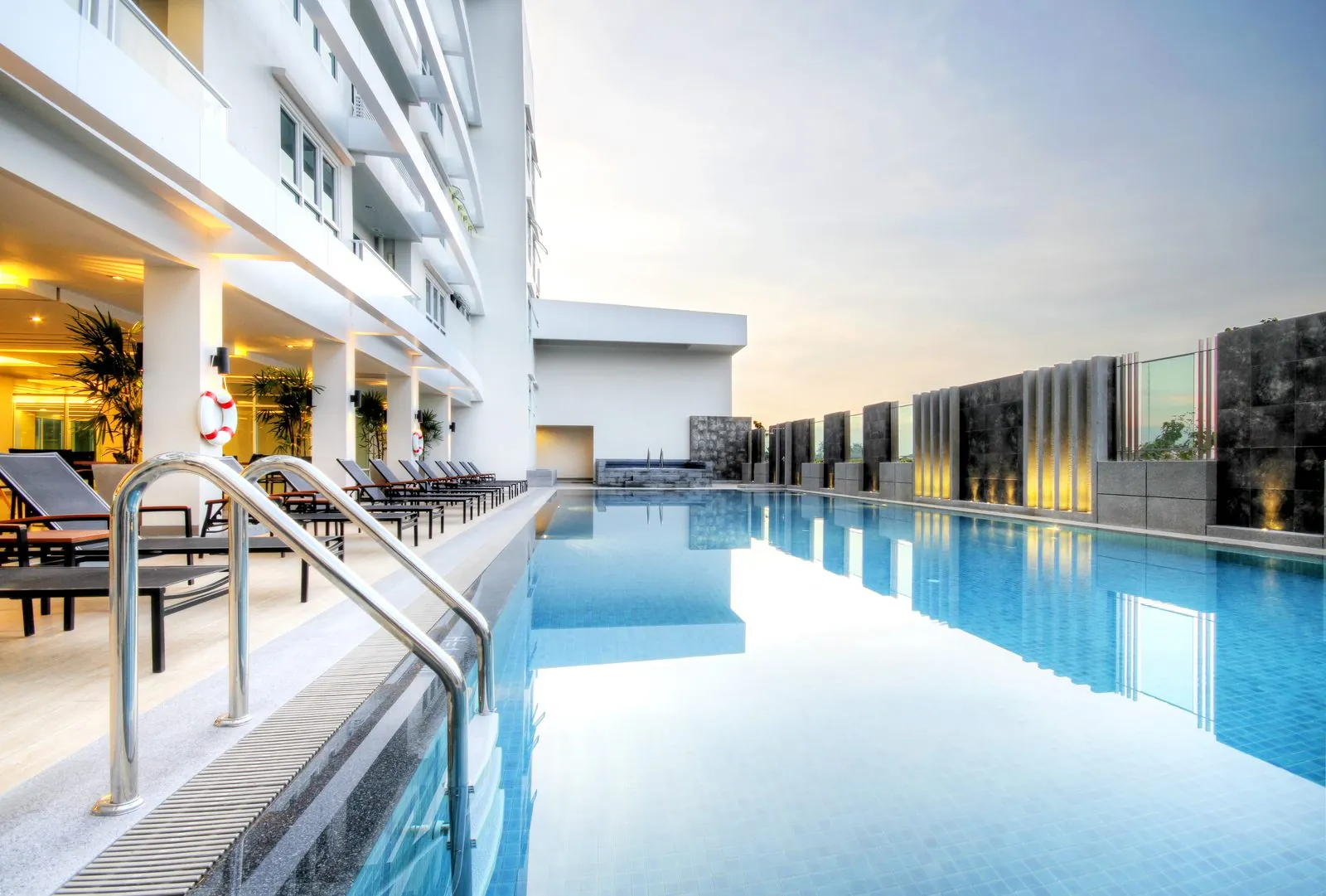 Outdoor swimming pool and sun loungers at Classic Kameo Hotel, Ayutthaya