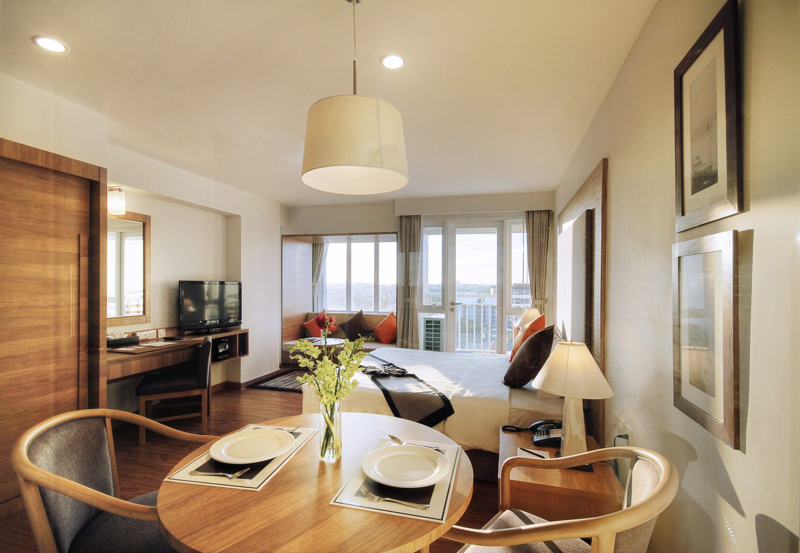 Deluxe Room with bed and dining table at Classic Kameo Hotel, Rayong