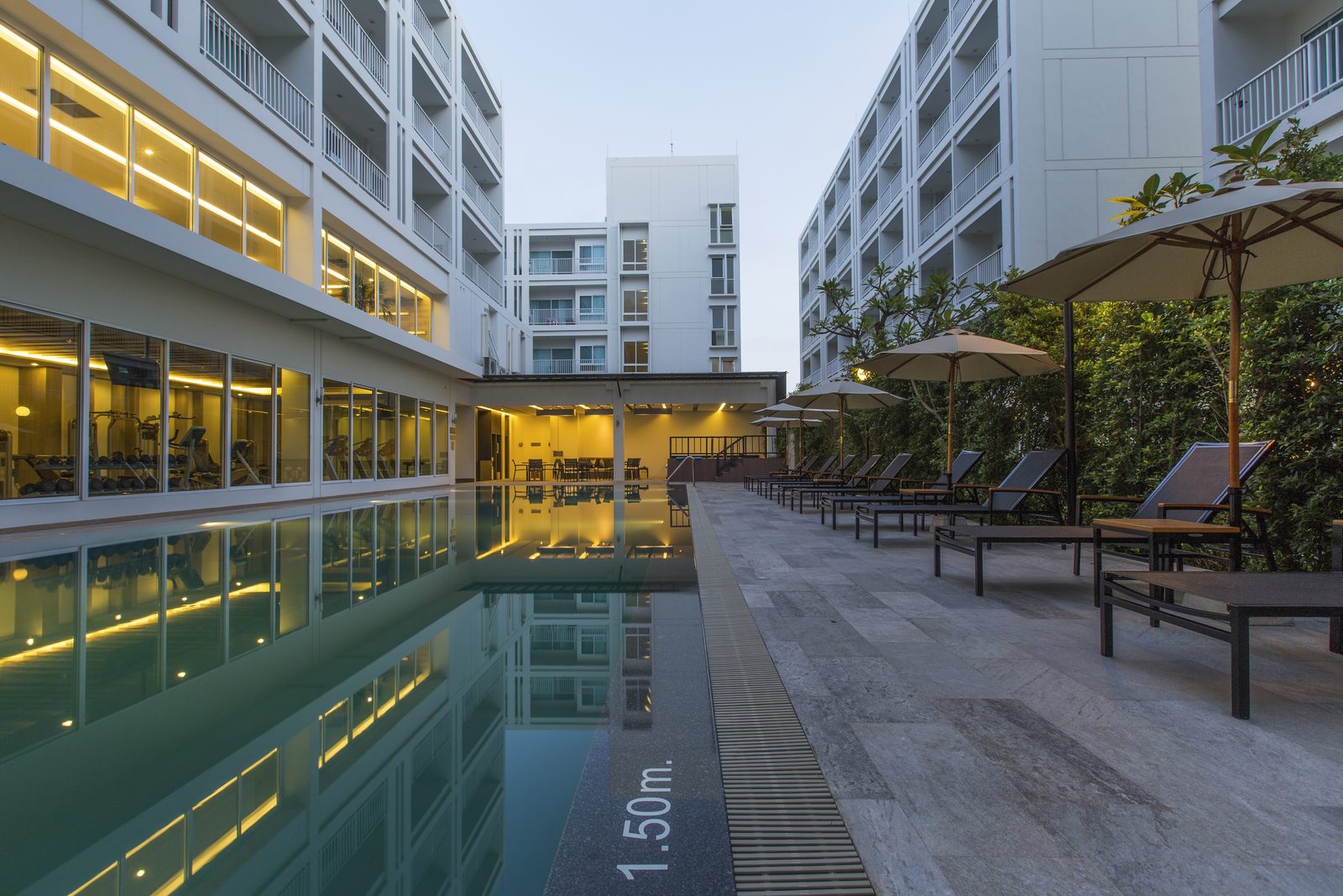 Outdoor swimming pool between the buildings of Kantary 304 Hotel, Prachinburi