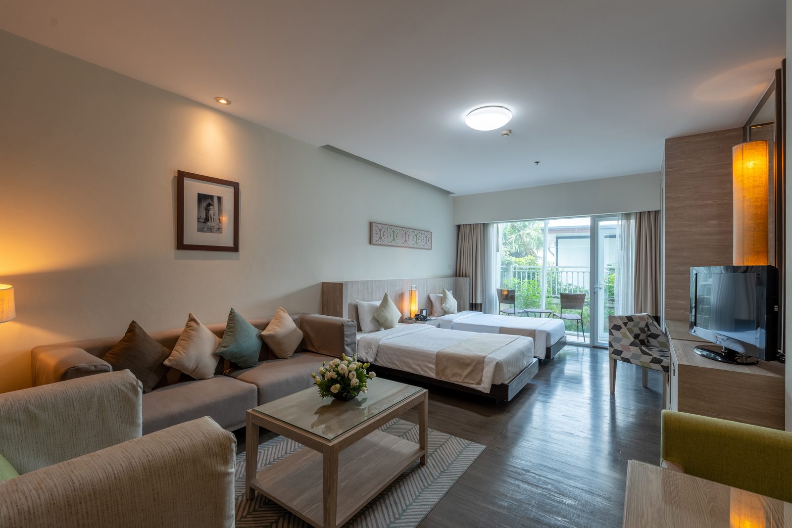 Studio Suite with twin beds and sofa at Kantary Hills Hotel, Chiang Mai