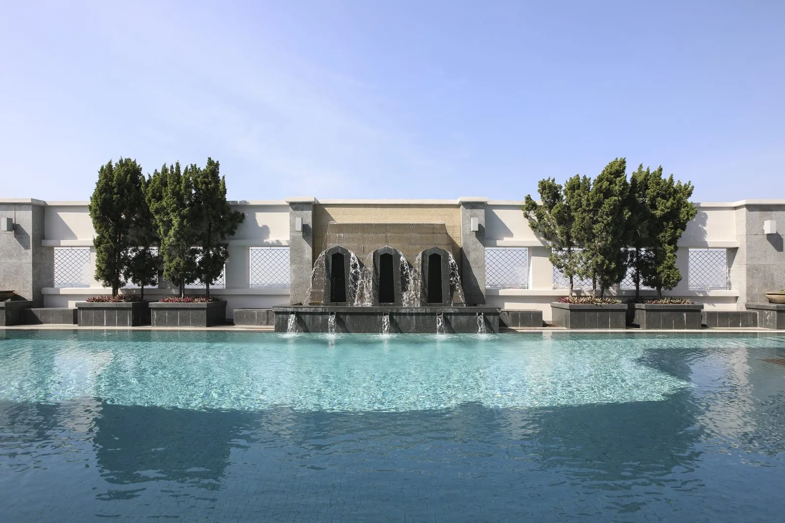 Rooftop outdoor swimming pool at Kantary Hotel, Ayutthaya