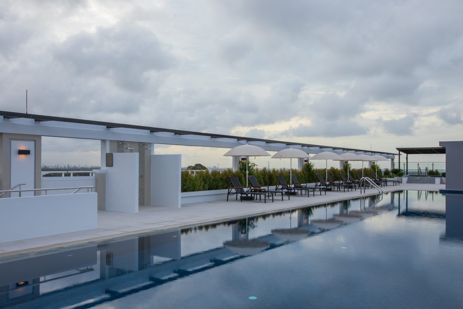 Rooftop swimming pool and sun terrace at Kantary Hotel, Ban Chang
