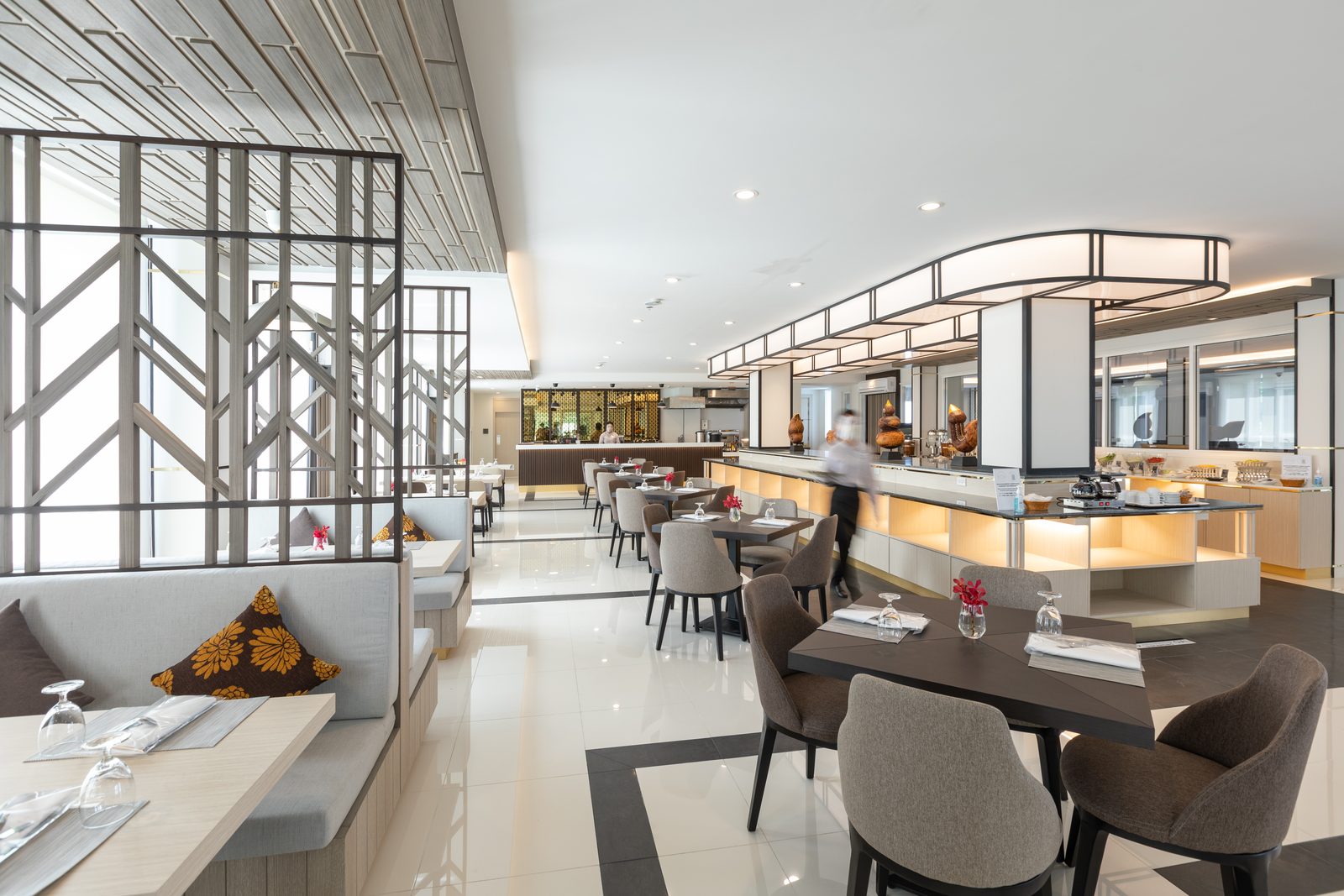 The Orchard Restaurant dining room and buffet counter at Kantary Hotel, Ban Chang