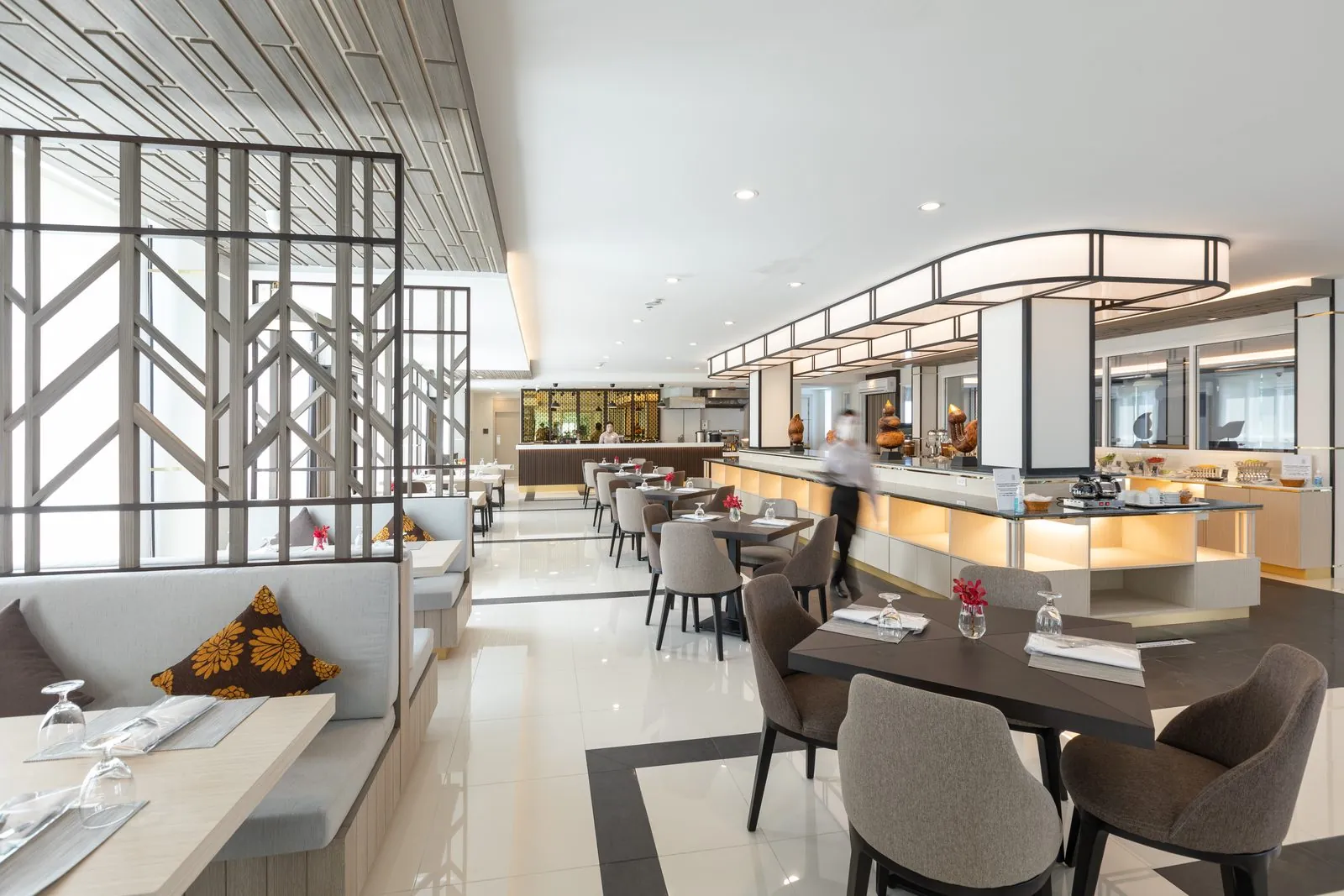 The Orchard Restaurant dining room and buffet counter at Kantary Hotel, Ban Chang