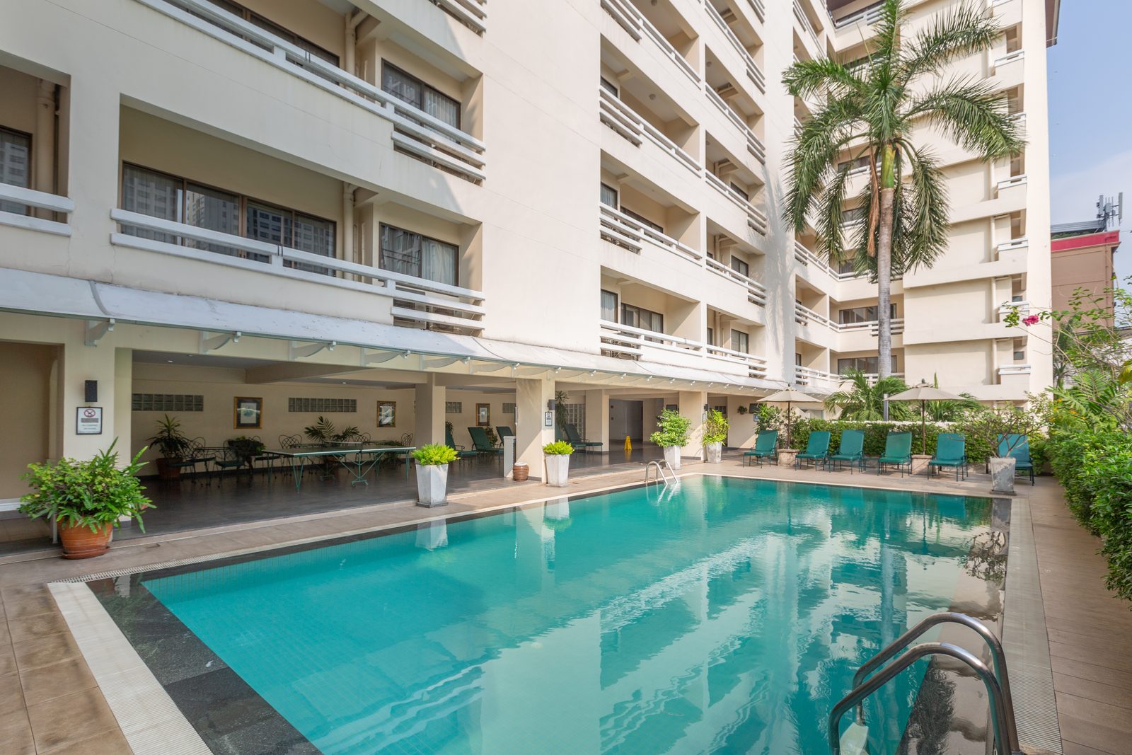 Outdoor swimming pool beside the residential wings of Kantary House Hotel, Bangkok