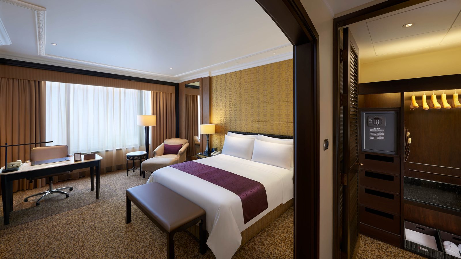 King Luxury Guest Room with desk and city window at Sheraton Grande Sukhumvit