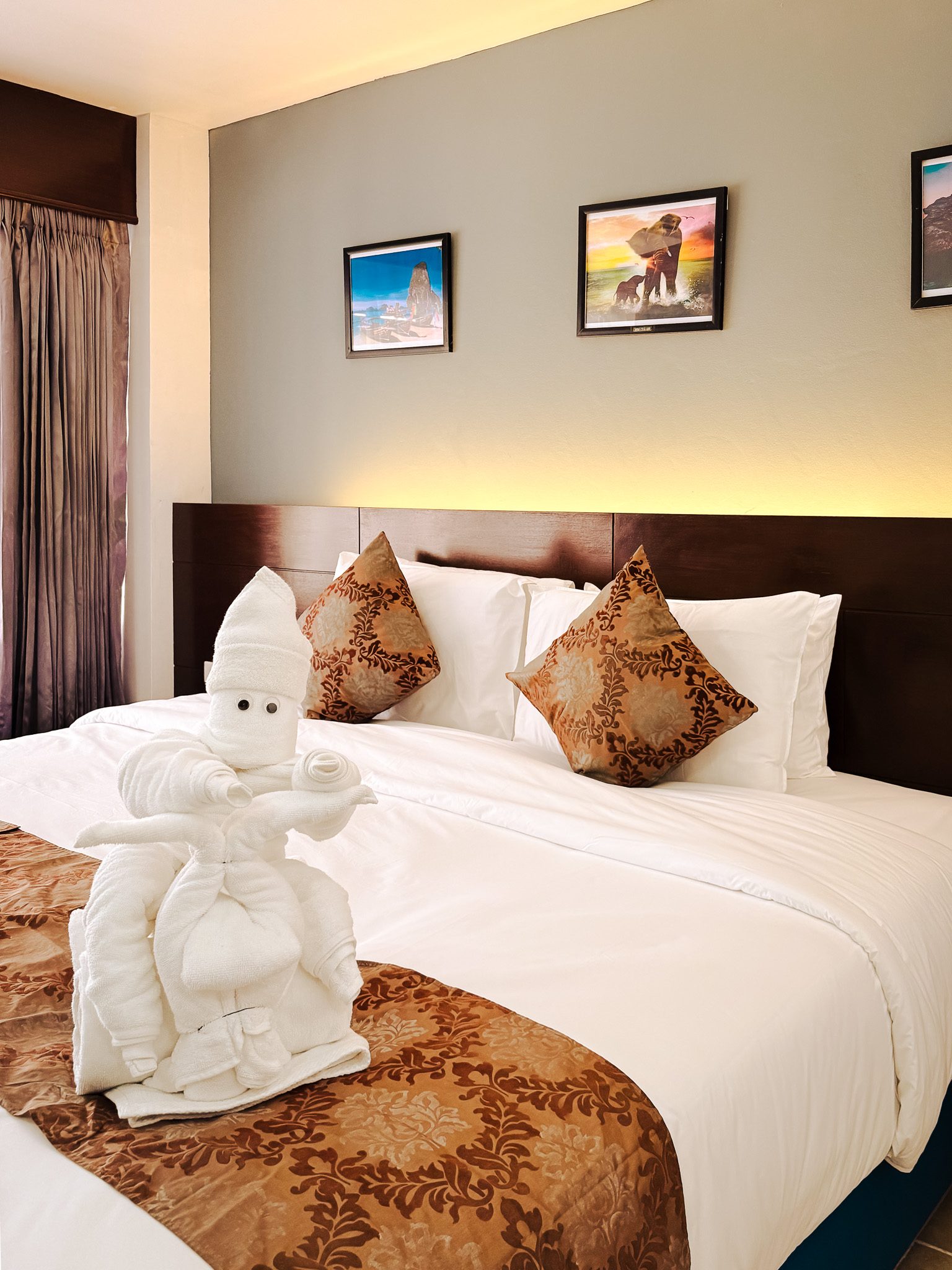 Bed in a balcony room at The Holiday Resort Pattaya