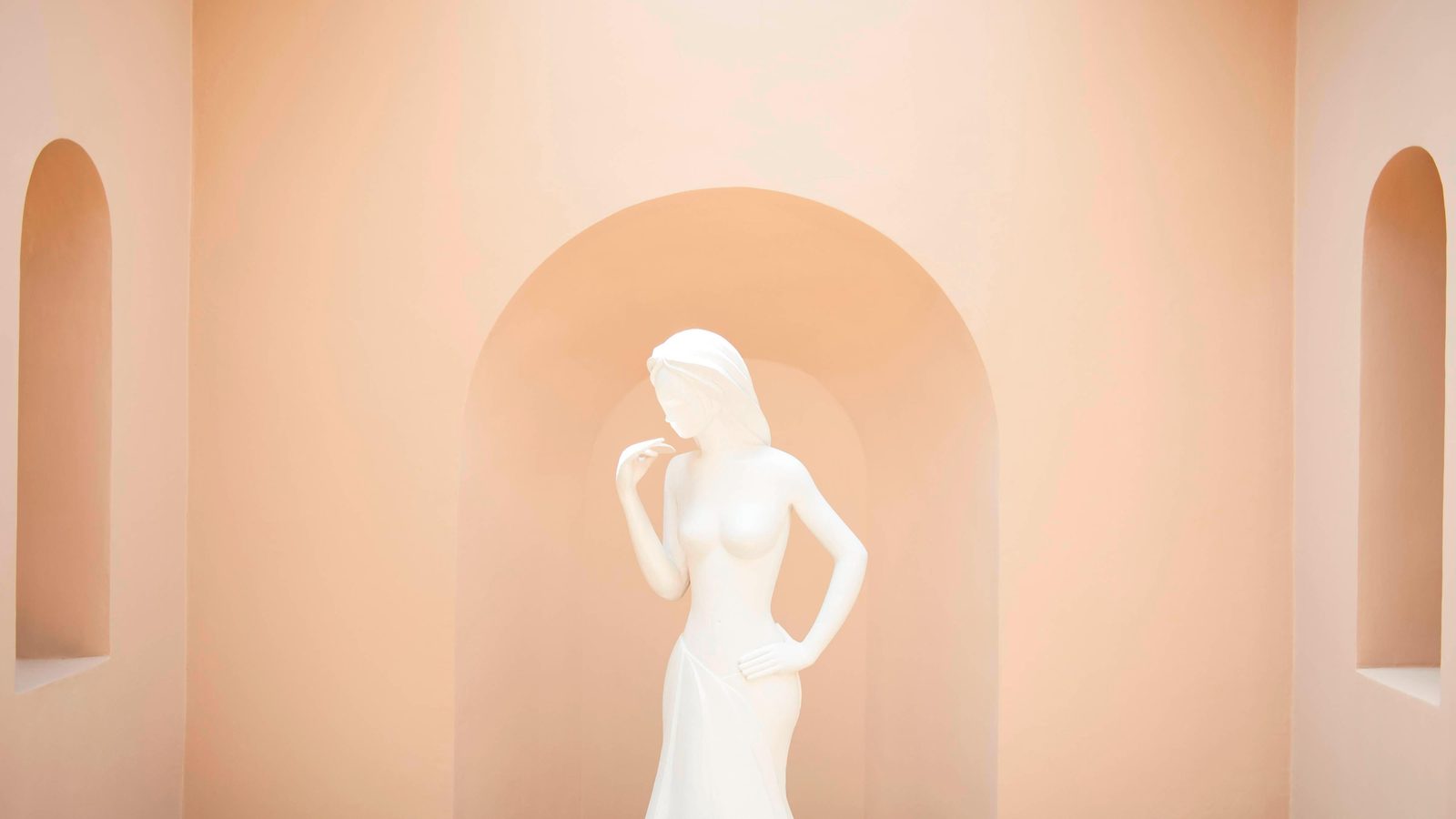 Statue in an arched niche at Vana Spa, Vana Belle, Koh Samui