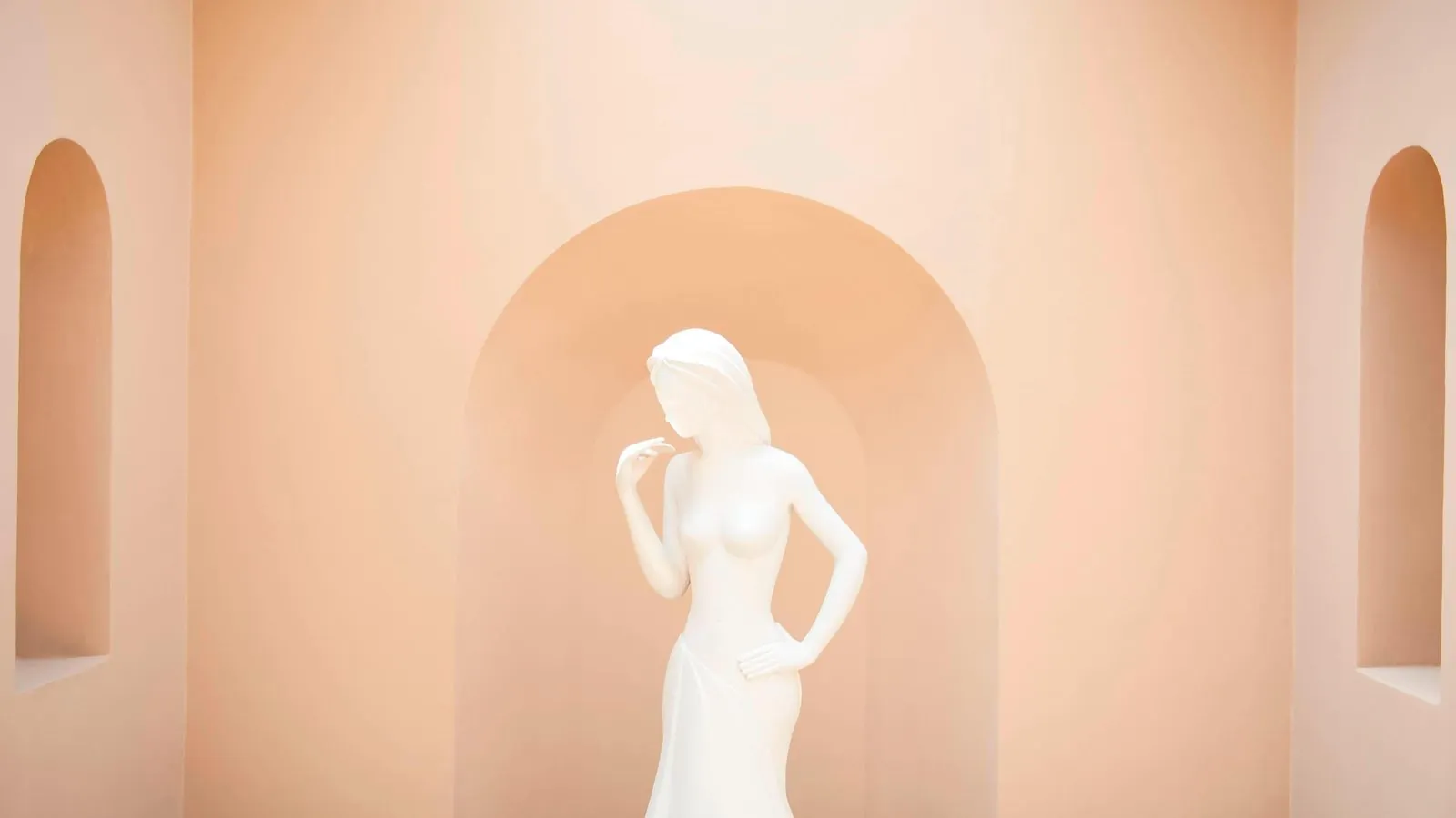 Statue in an arched niche at Vana Spa, Vana Belle, Koh Samui