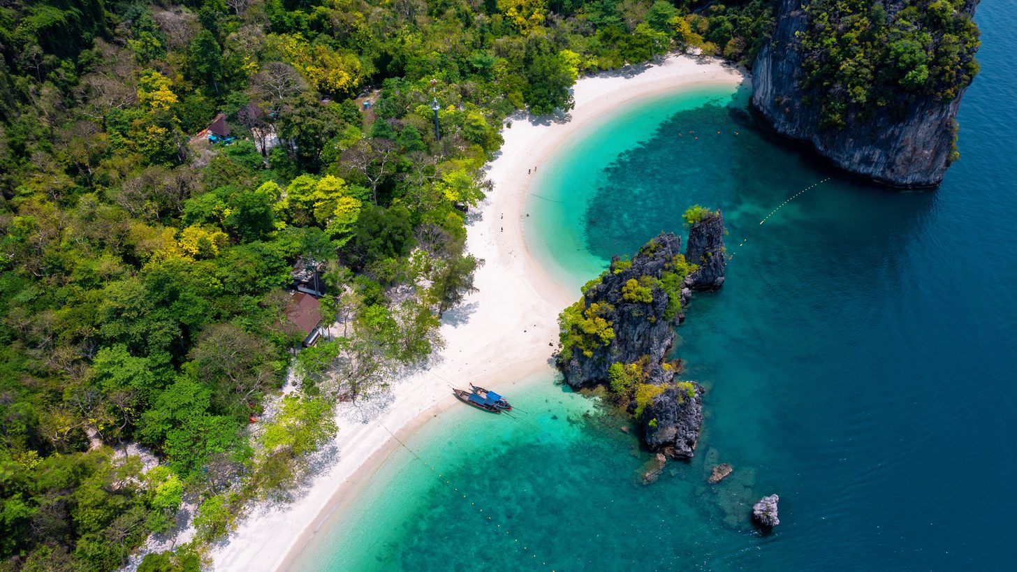 Aerial view of Koh Hong island and turquoise lagoons in Krabi, Thailand — programs operated by Explera, your Thailand DMC